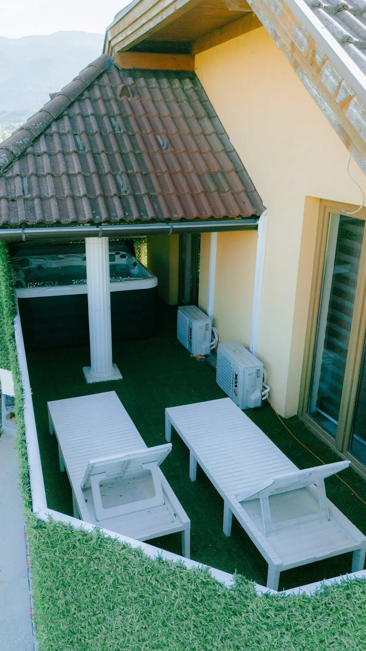 Pool House Voyage