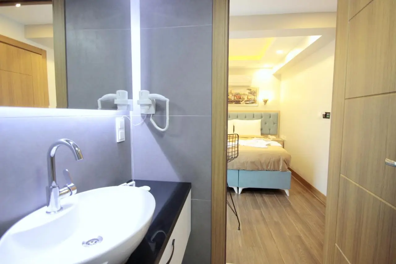 Hira Hotel