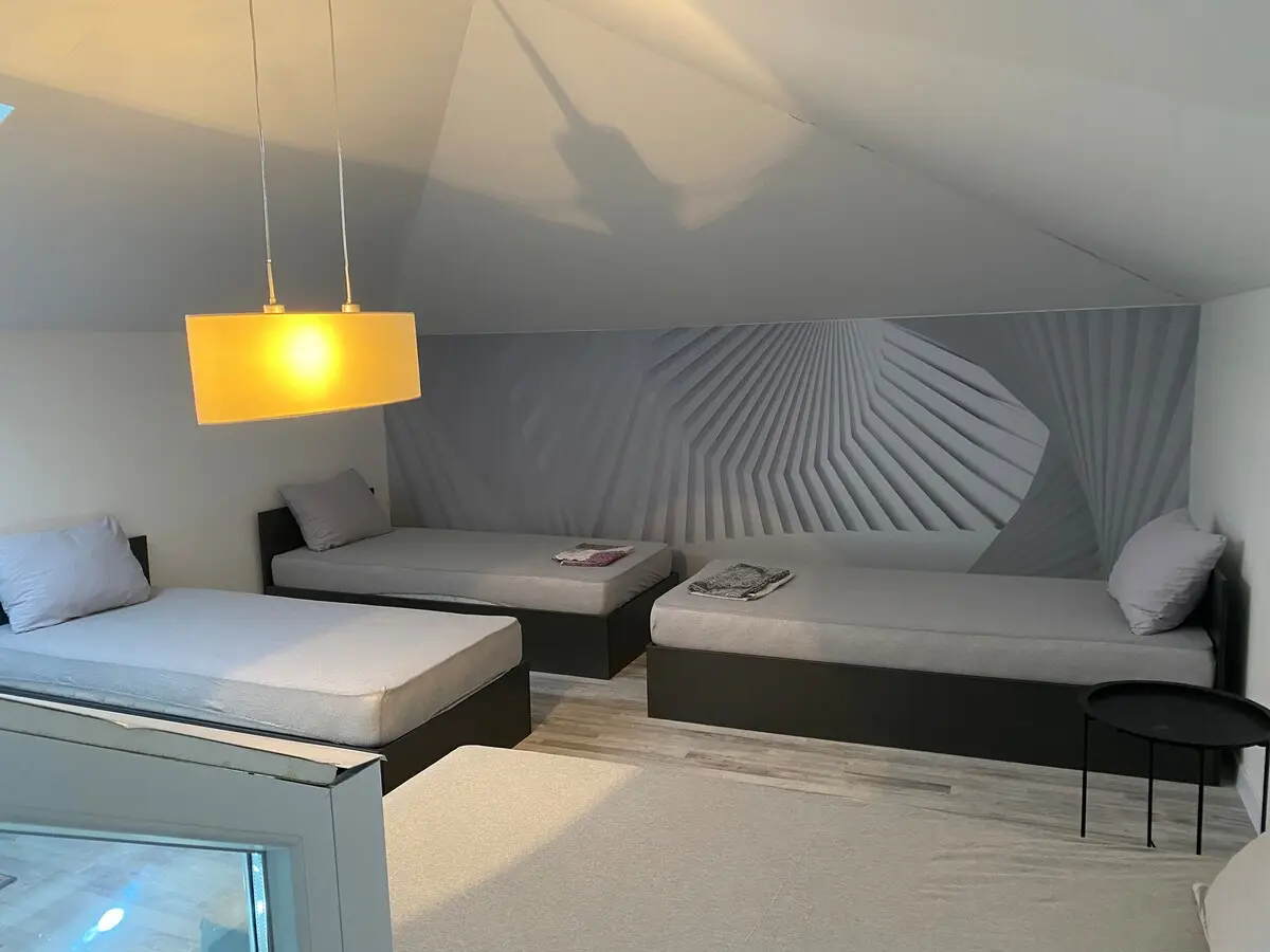 Villa La Familia, exclusive