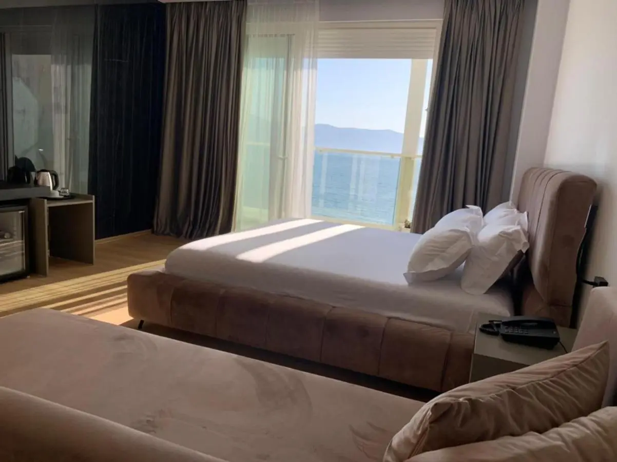 Grand Mirage