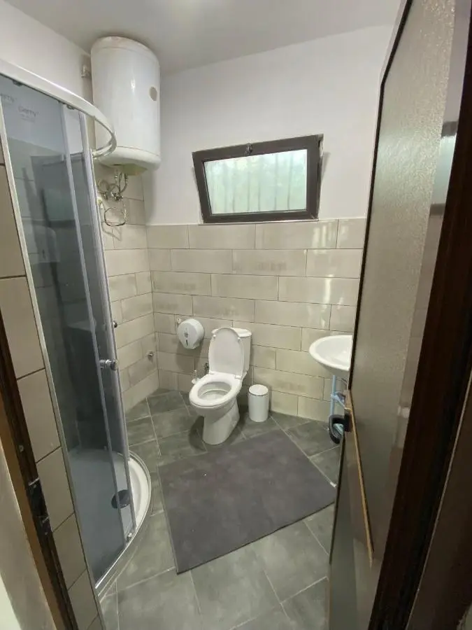 Roza's Guest House Camping Shkoder