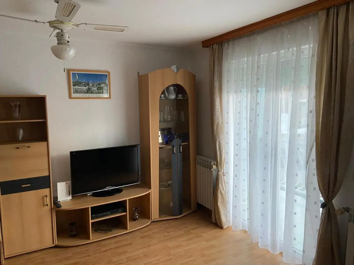 Idas Guesthouse - Kuća na jezeru - Haus am See - Privatunterkunft - Čelebići kod Konjica