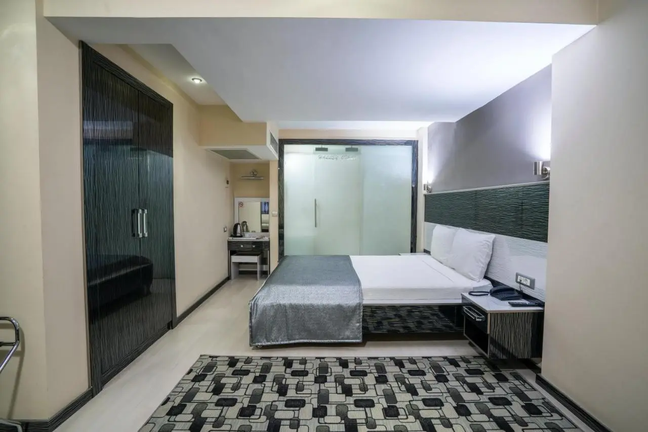 HALLEY OTEL