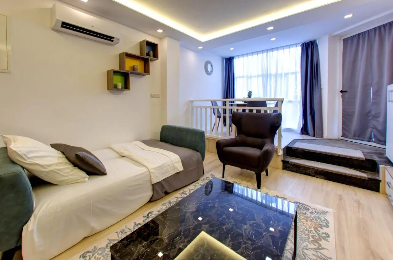 Emerald Apartment