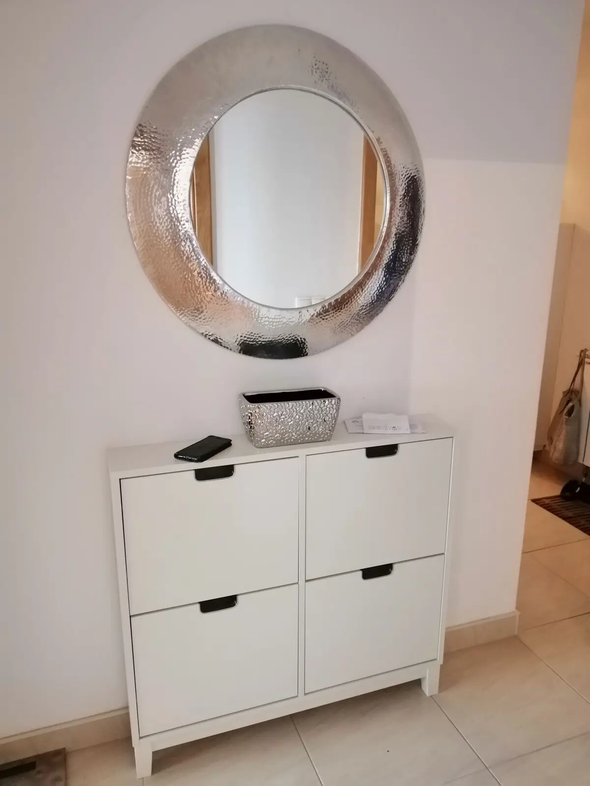 SUNNY large apartment\5 min from the airport
