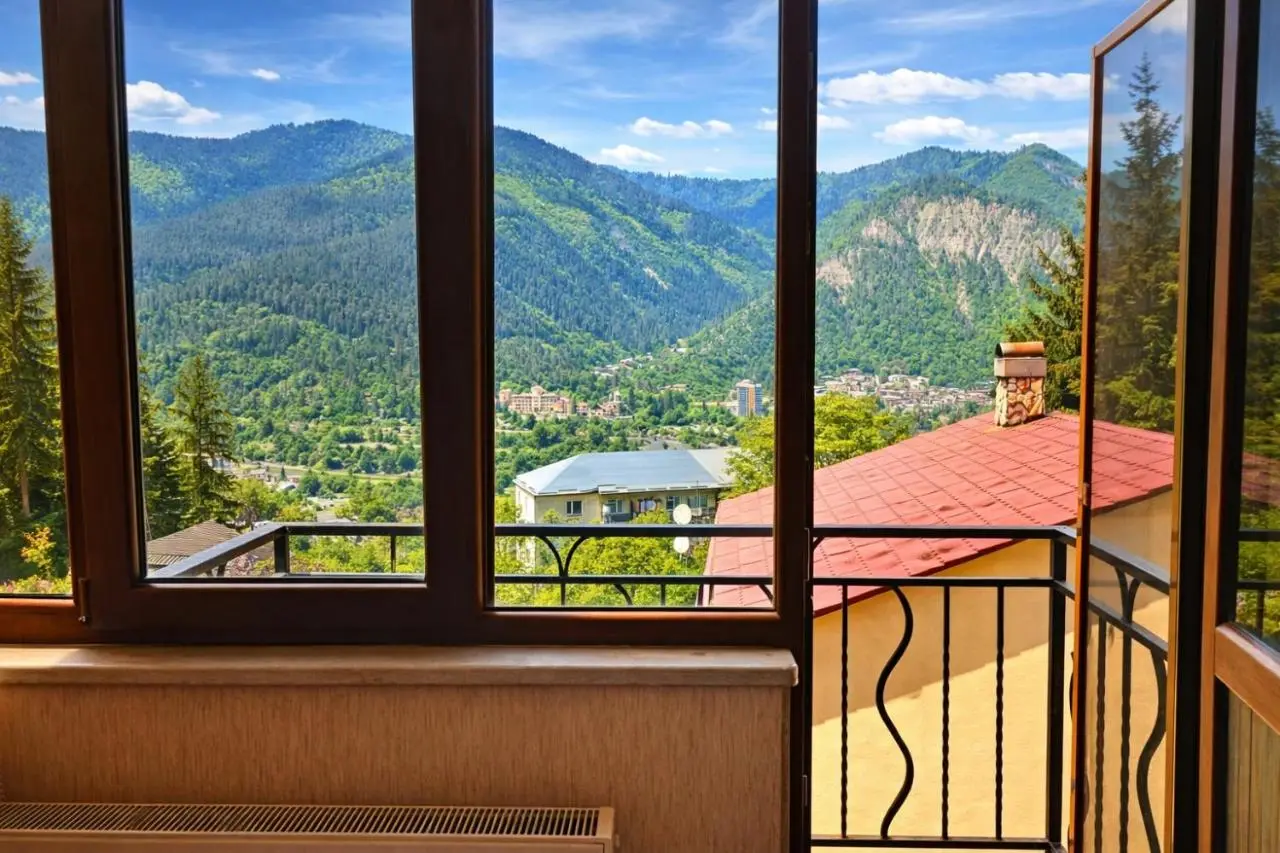 Hotel forest echo