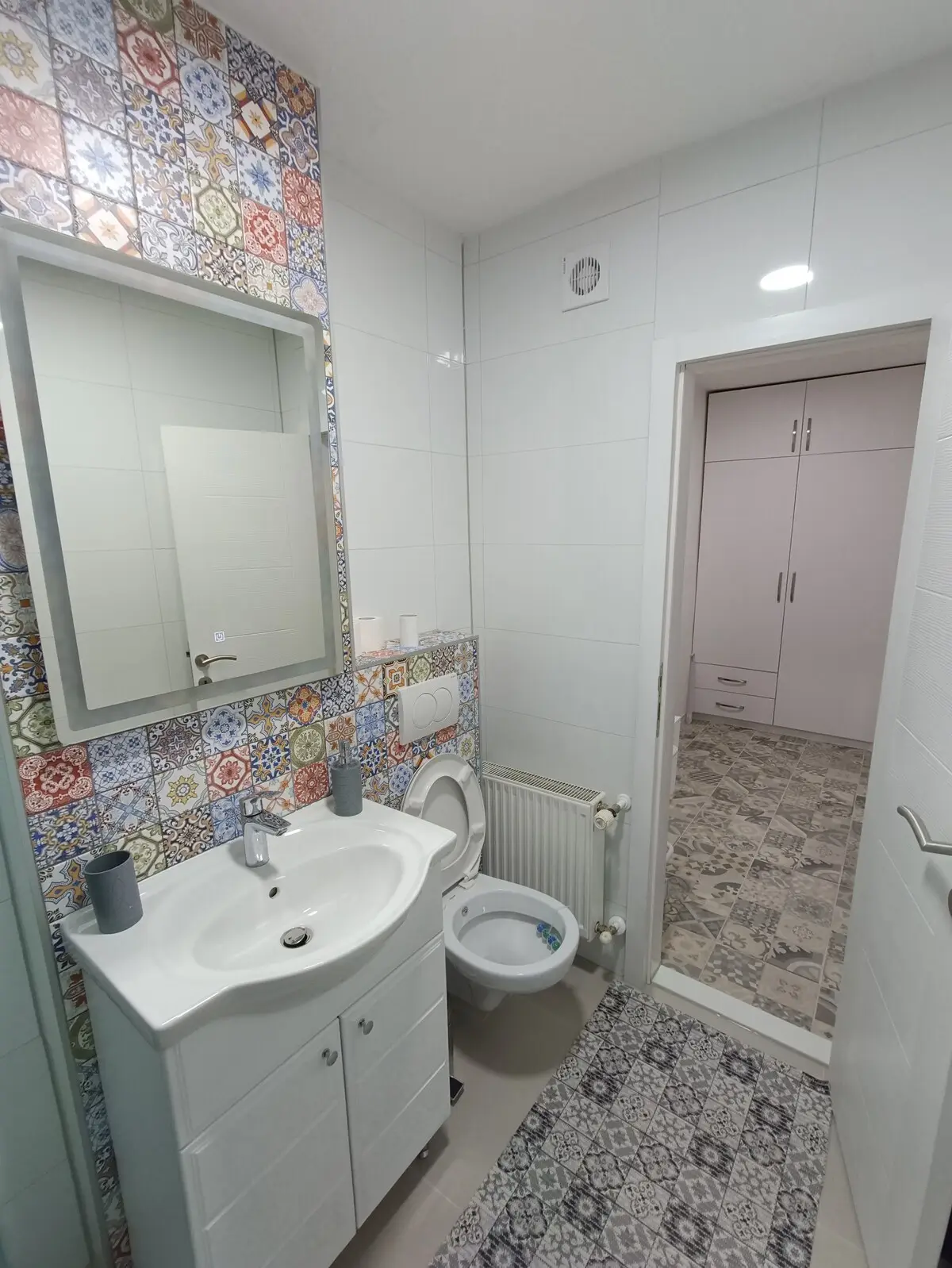 modern, one bedroom, free parking, airconditioning