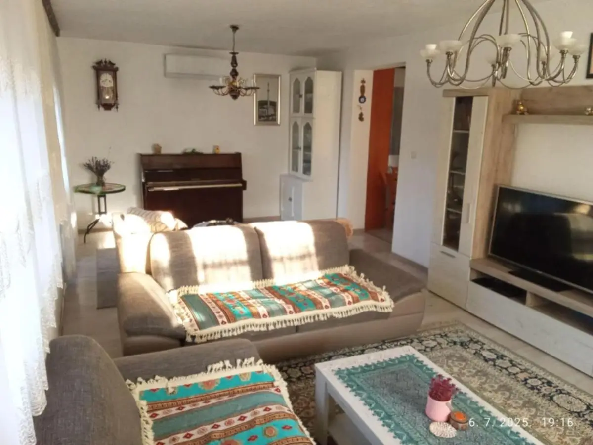 Hiža Guesthouse