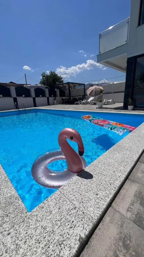 White house Paradise