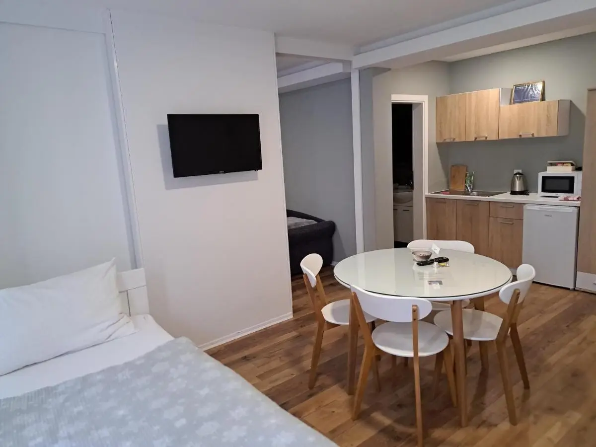 Villa Flower with Free Onsite Parking