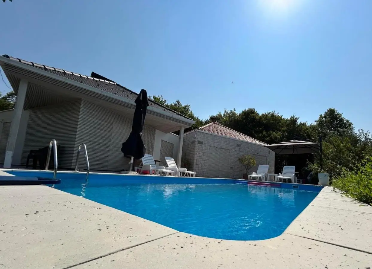 Woodrock Villa