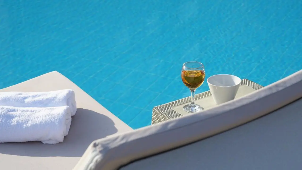 MENE SUITES