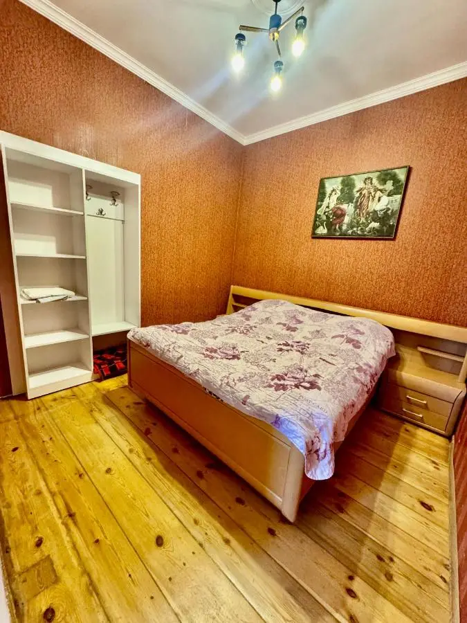 Surami Guest House Shorety