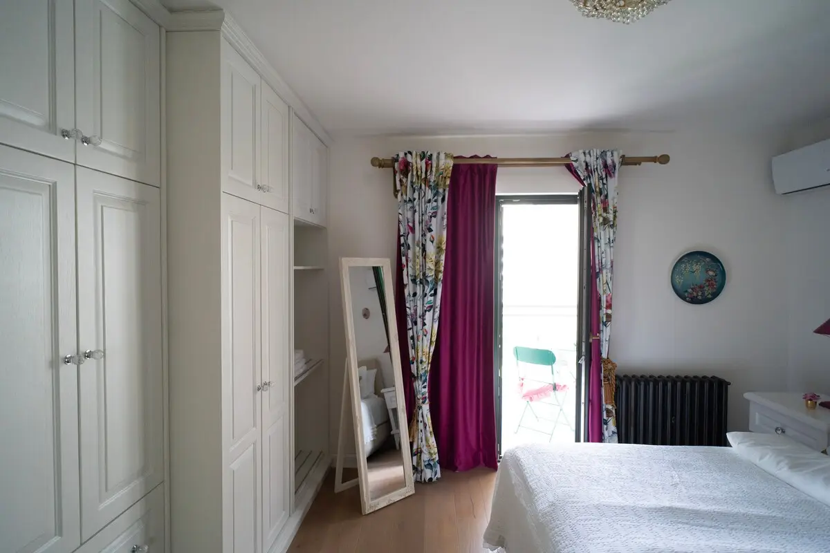Room 4 with balcony and river view