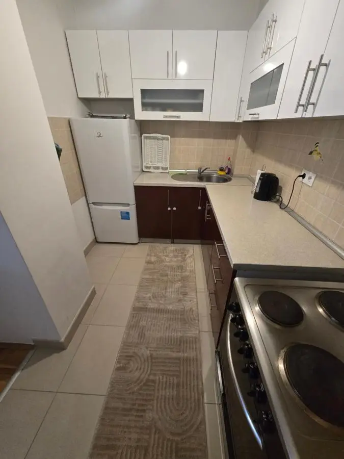 Rejjan Apartments-Spacious 2BR Apartment for 7, Free Parking, Tram to Old Town