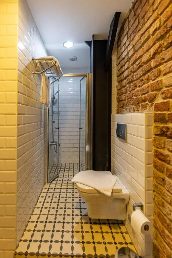 Calanthe Residence