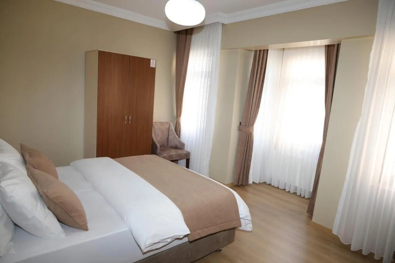 Ramparts Hotel