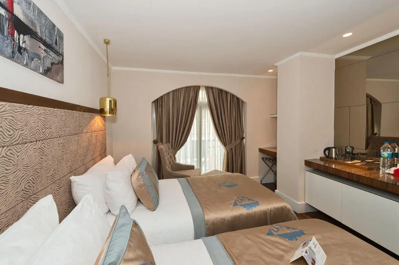 Darkmen Hotel