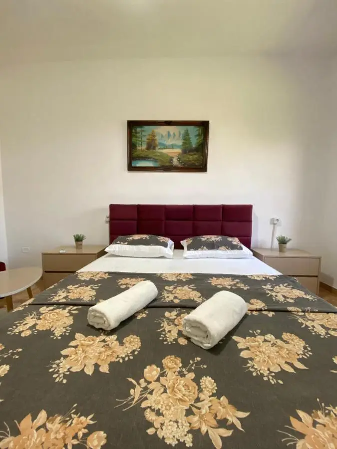 The Hood Hostel & Day Tours