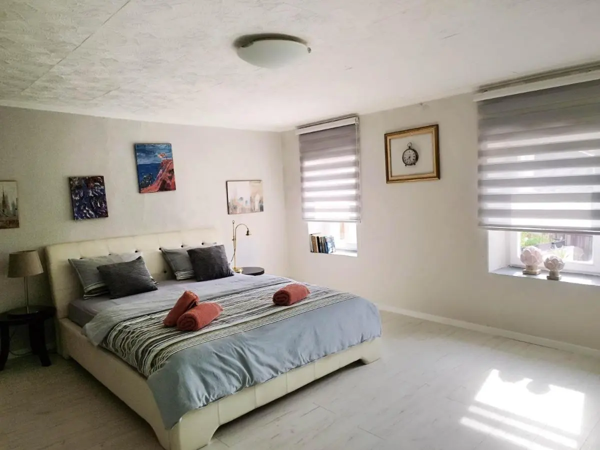 Apartment with garden Hanja
