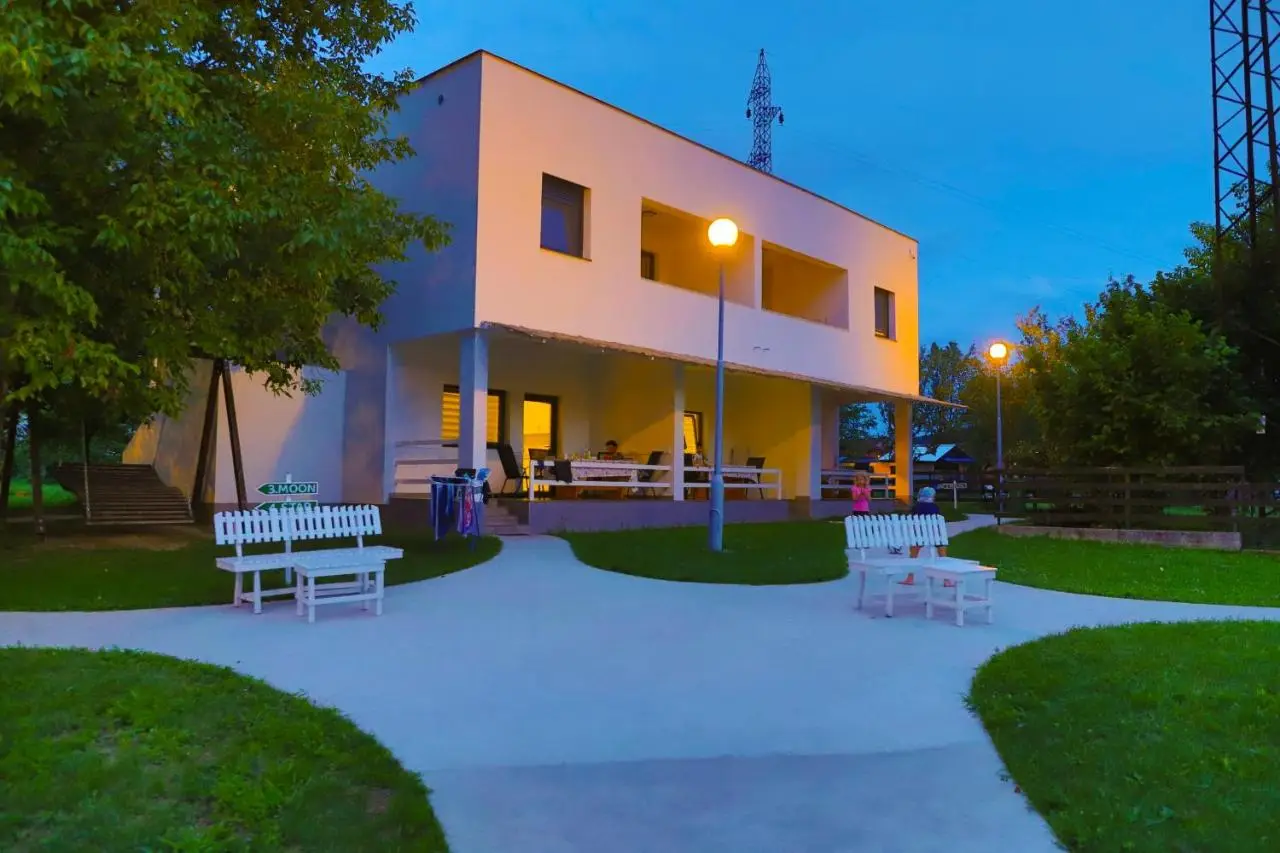 Holiday Homes Pozitiva