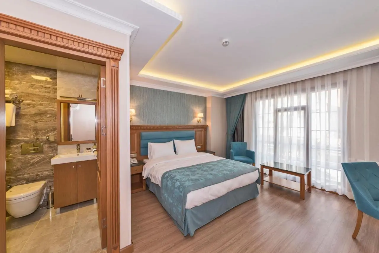 Magnaura House Hotel