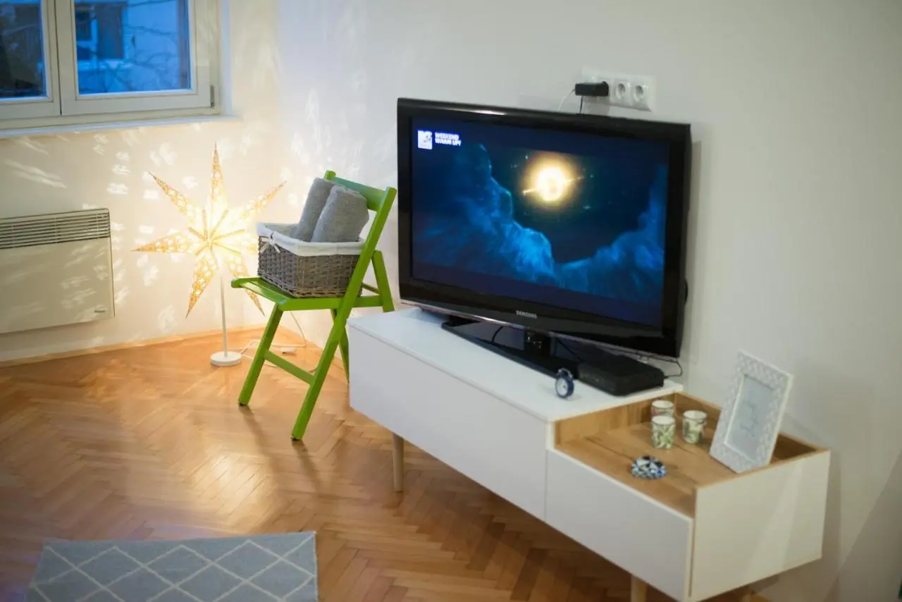 Sunny & Quiet Studio - Central Location