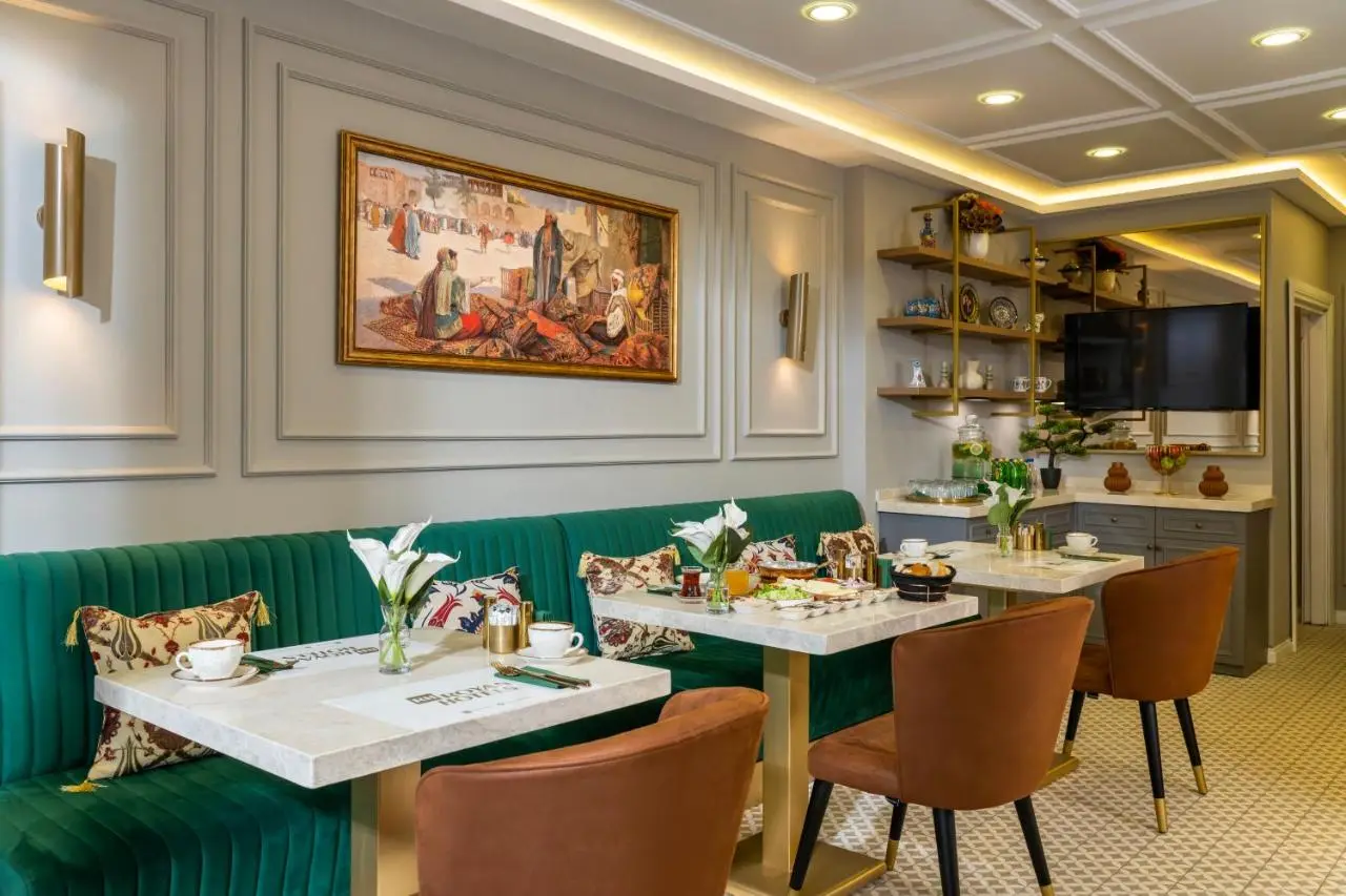 Royan Suites