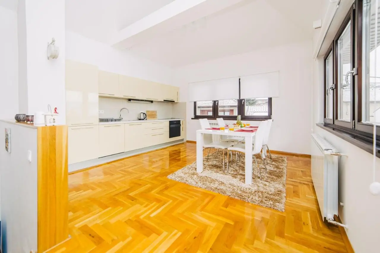 LUXURY 3 story House- BEST VIEW
