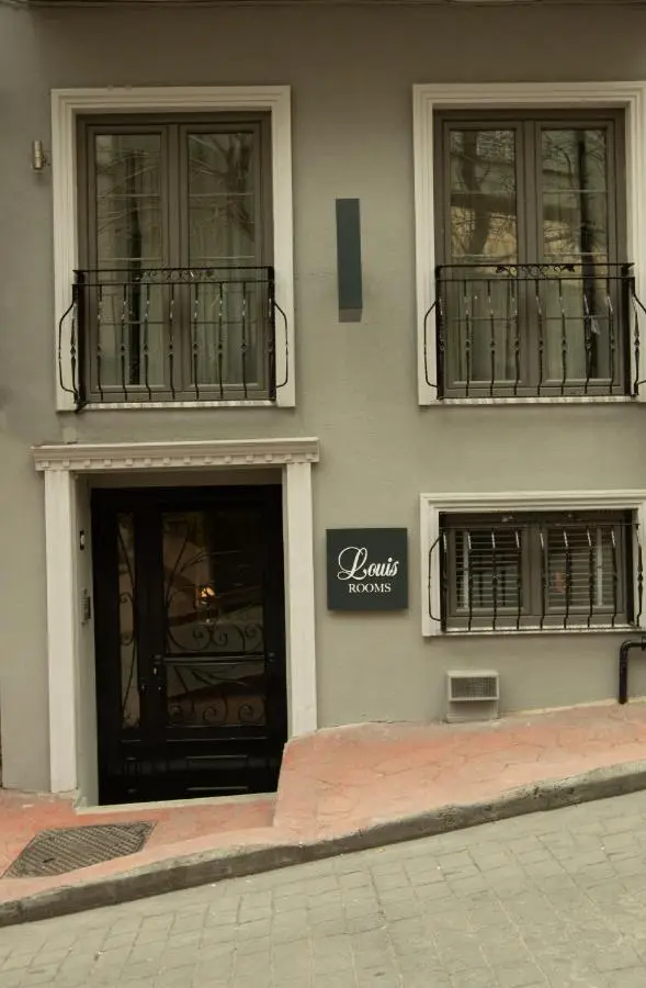 Louis Rooms
