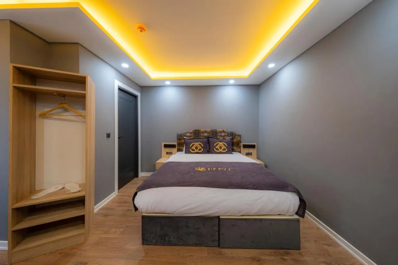 Viv City Hotel