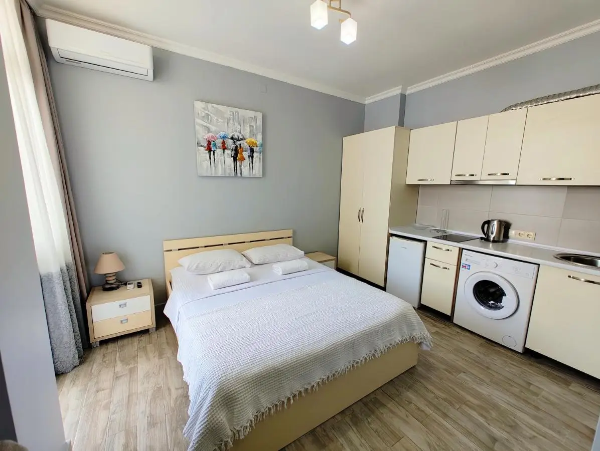 Queen Tamara Apartments