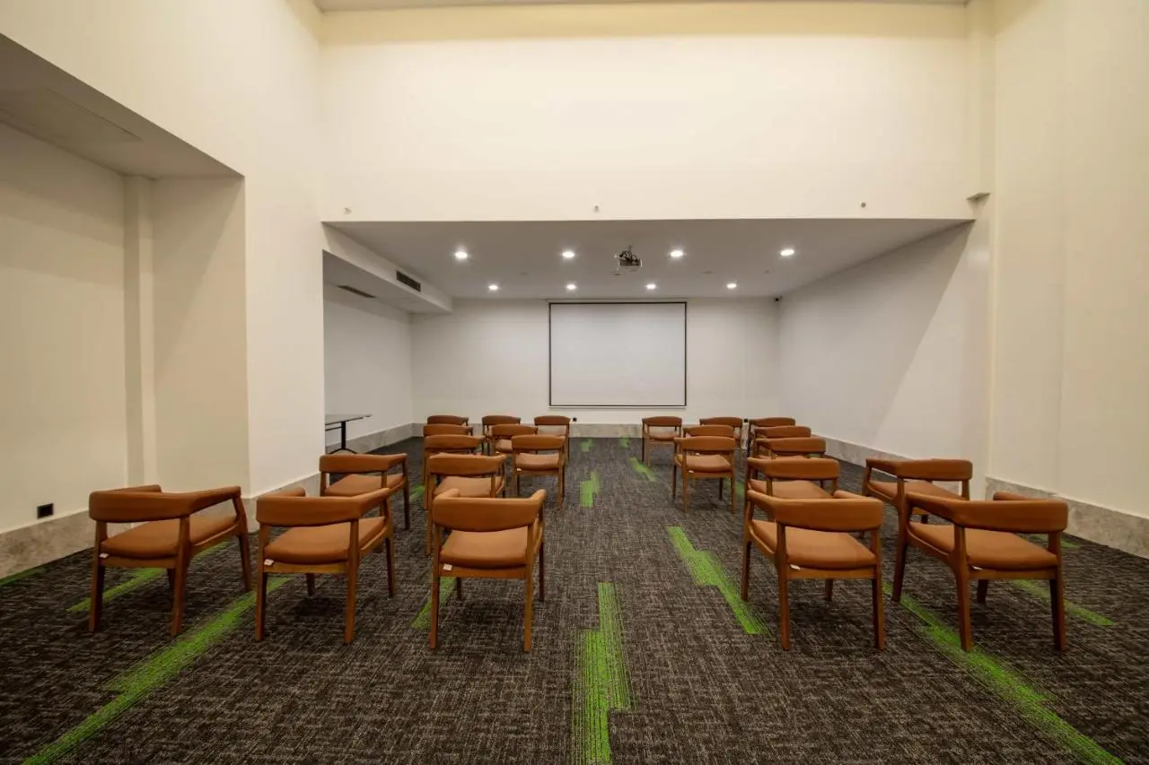 V Center Hotel