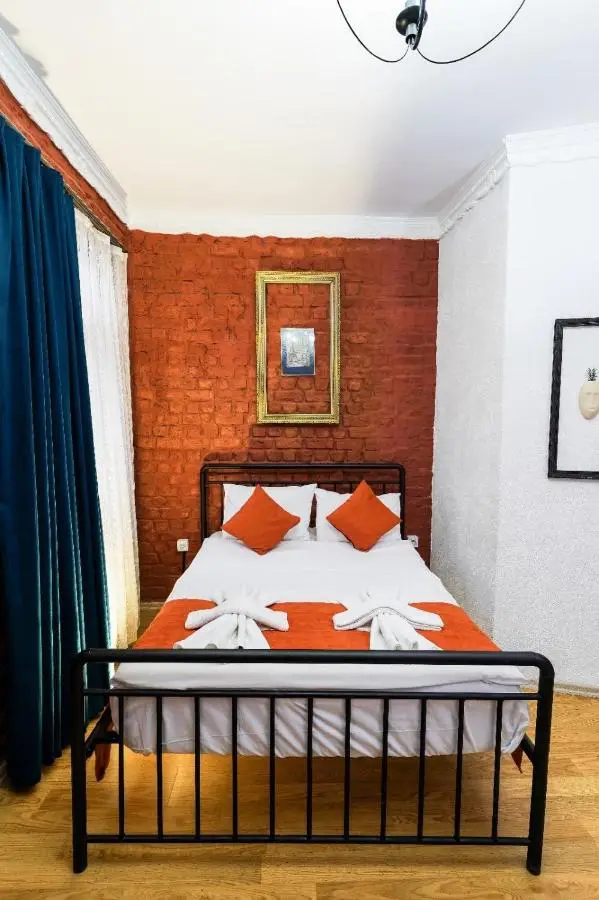 1826 Heritage Rooms