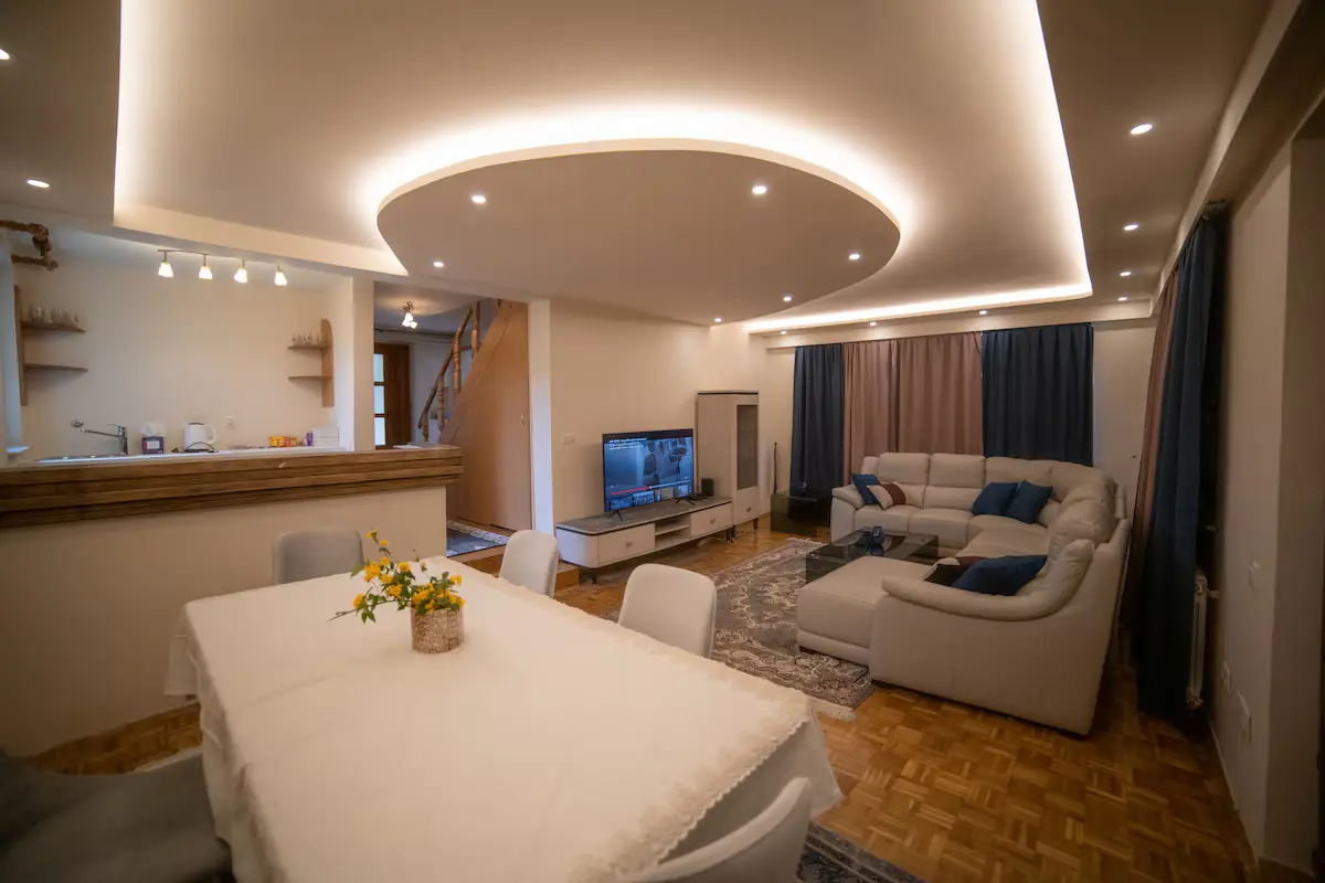 luxurious villa with 2000 m backyard to river side