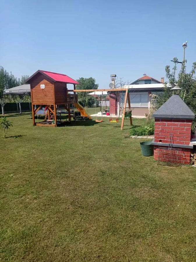 Little Joy Lodge , Loč Mala Radost