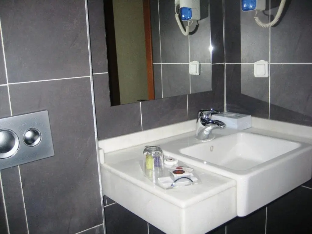City One Hotel