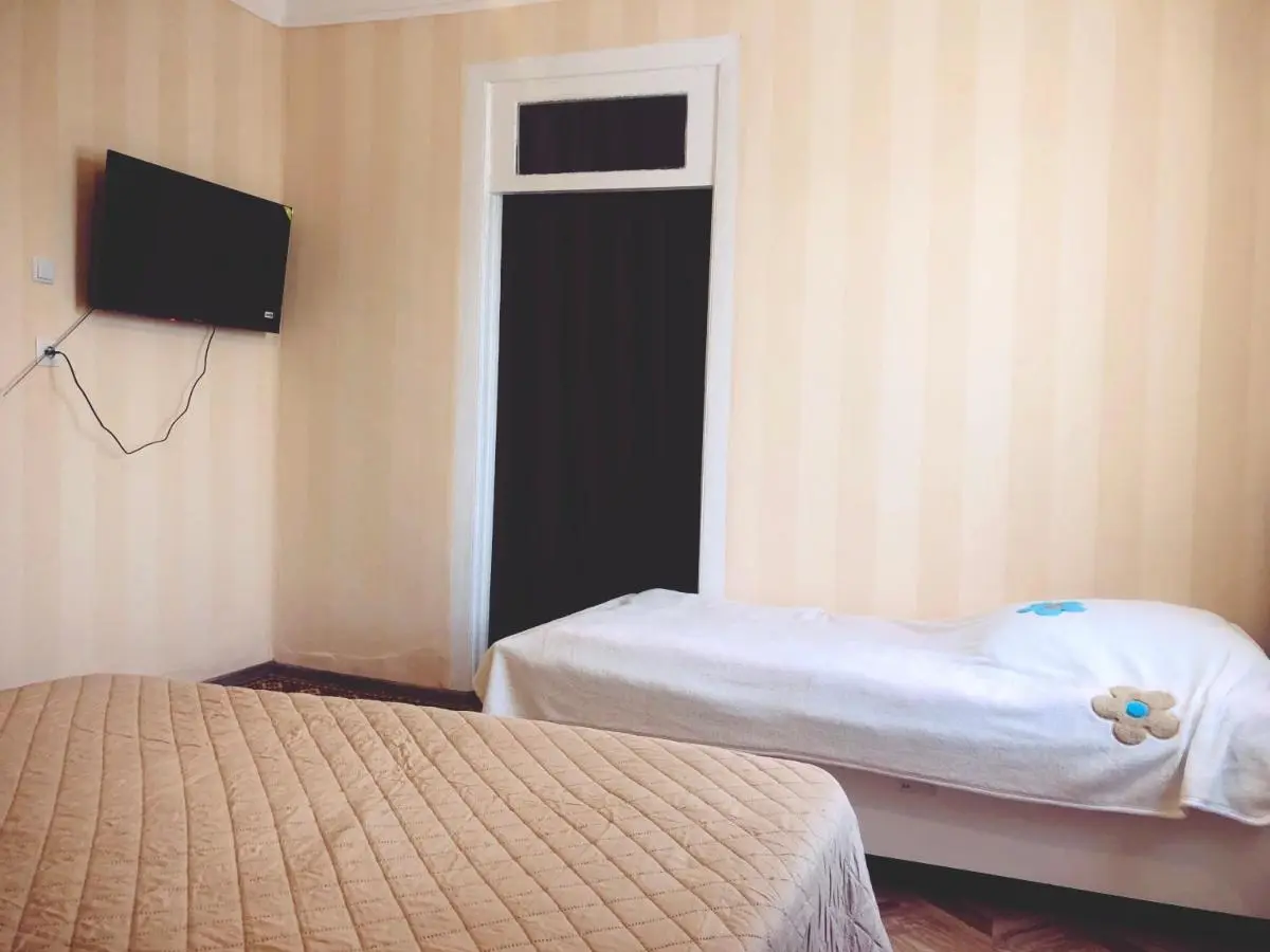 Surami Guest House Shorety