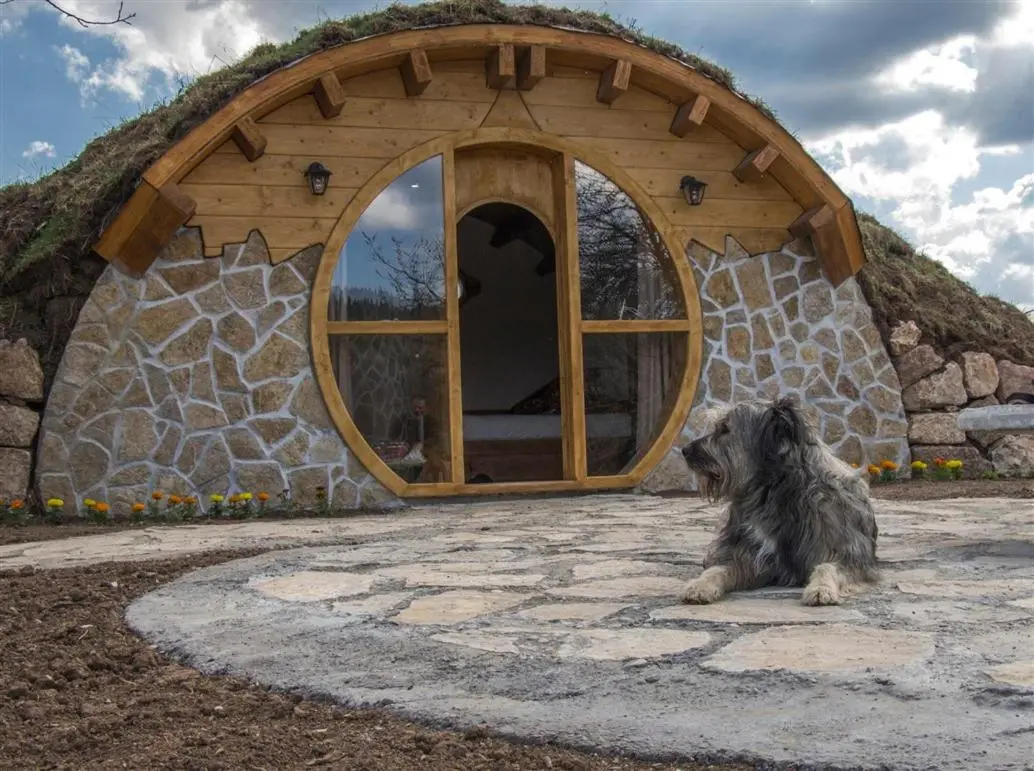 Mountain bungalows and a Hobbit House - Jazavčije Rupe