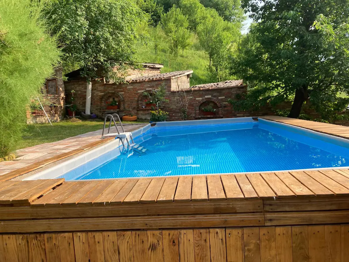 1-min to Bus /  House with Big Garden and BBQ