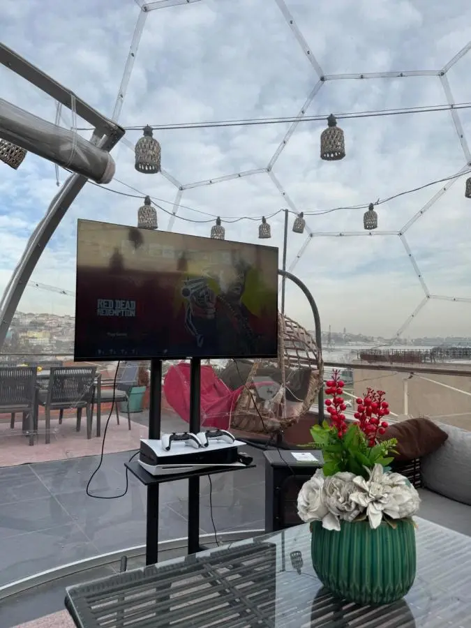 Waterfront Apartment by the Tram - Terrace with Dome & Golden Horn View in Fatih
