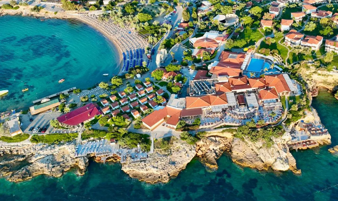 Maya Bistro Hotel & Beach