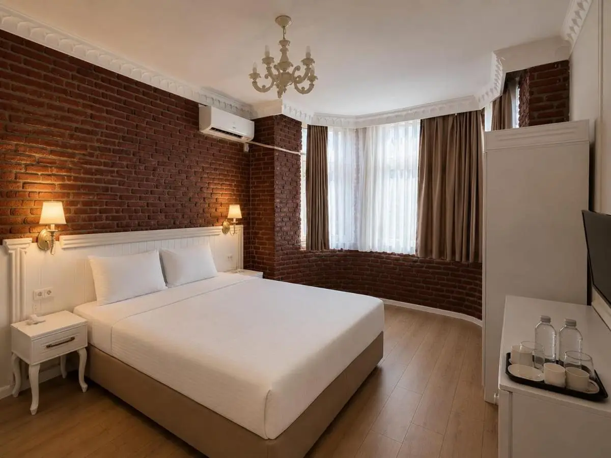Royal Garden Suite and Hotel