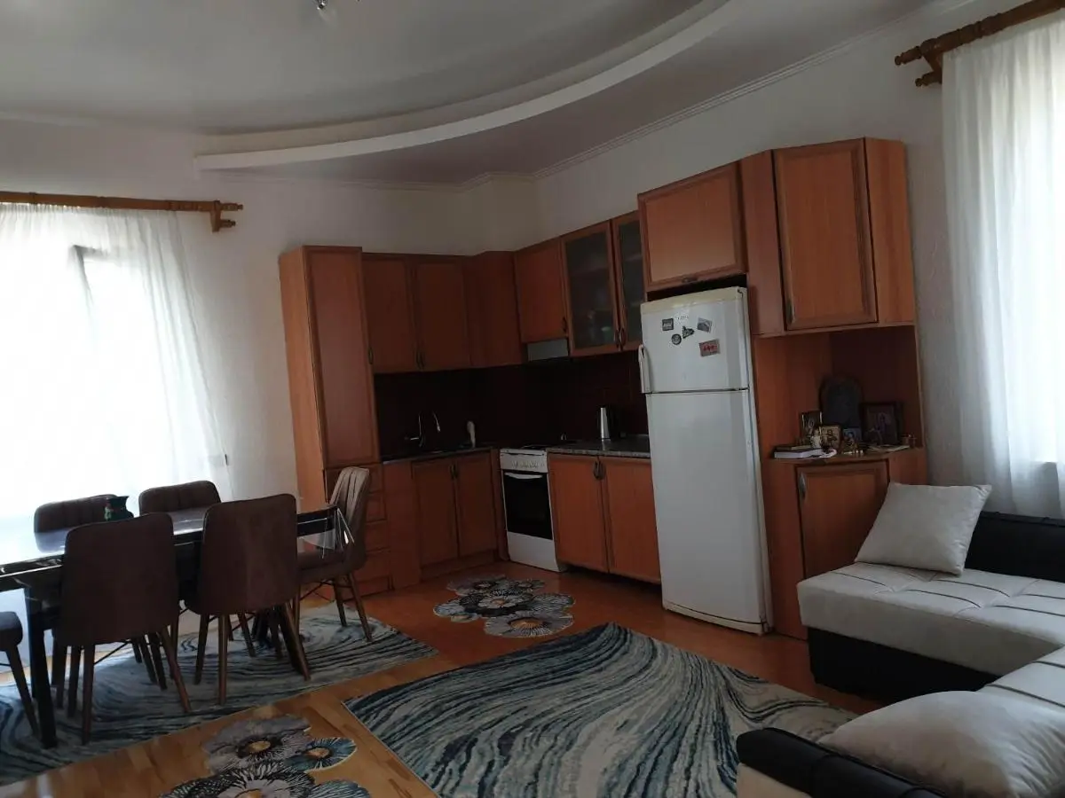 Nino's apartment-Isolated floor for rent