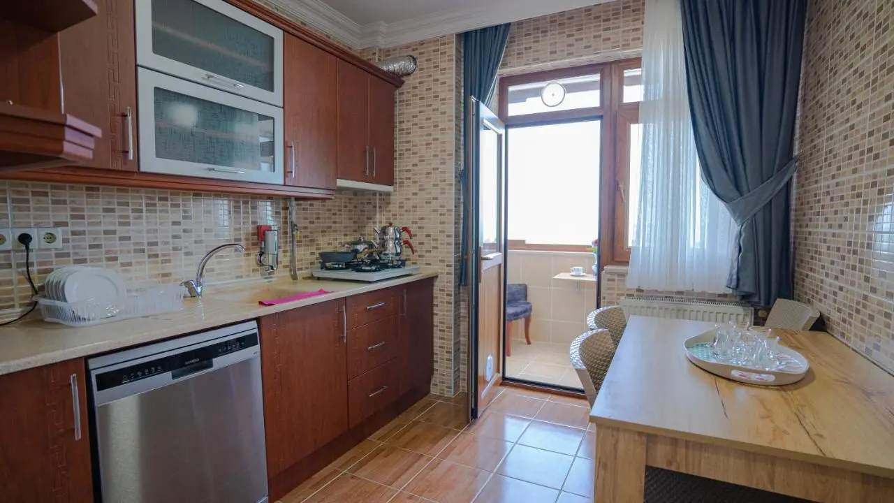 GRAND FAMILY HOME