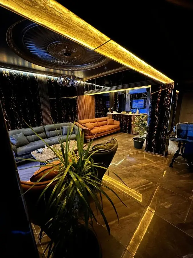 AVRASYAQUEEN HOTEL