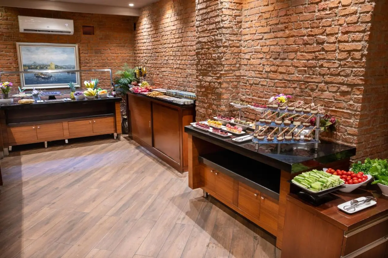 Grand Aras Hotel & Suites