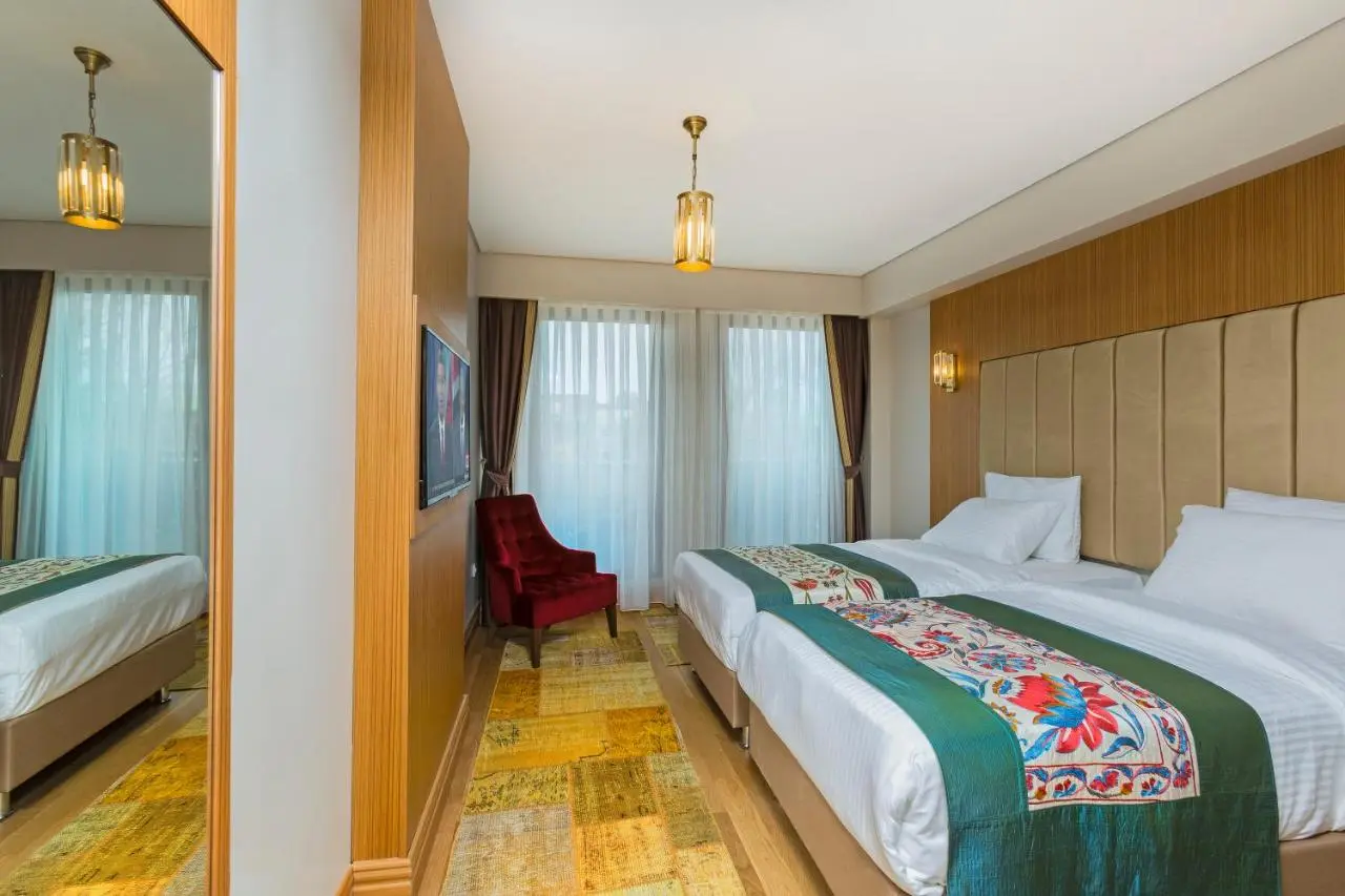 Obelisk Hotel & Suites