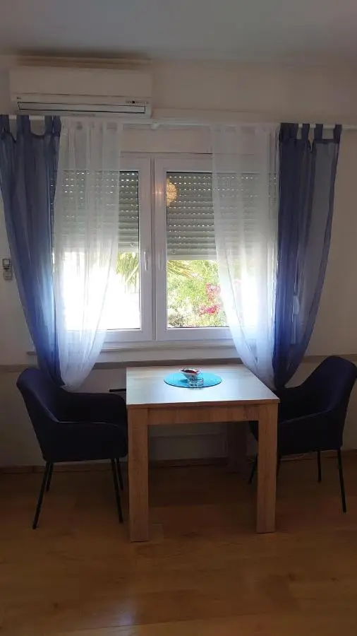 Apartments Tulipan - with free private parking garage