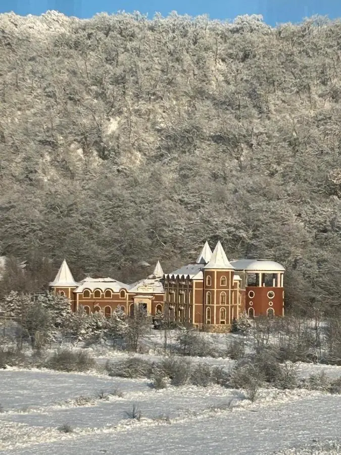 Chateau Qusar Hotel & Restaurant